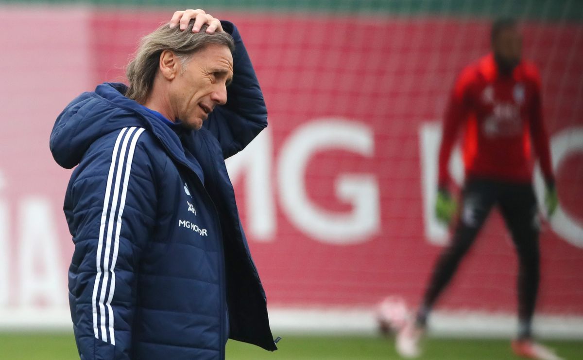 Pdte. del colegio de entrenadores aborda presente y futuro de la Selección Chilena