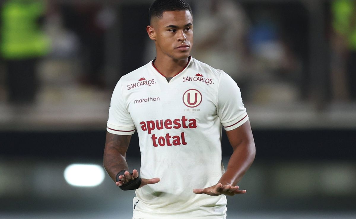Christopher Olivares no jugó nada en Universitario y su ex técnico lo seduce para salir