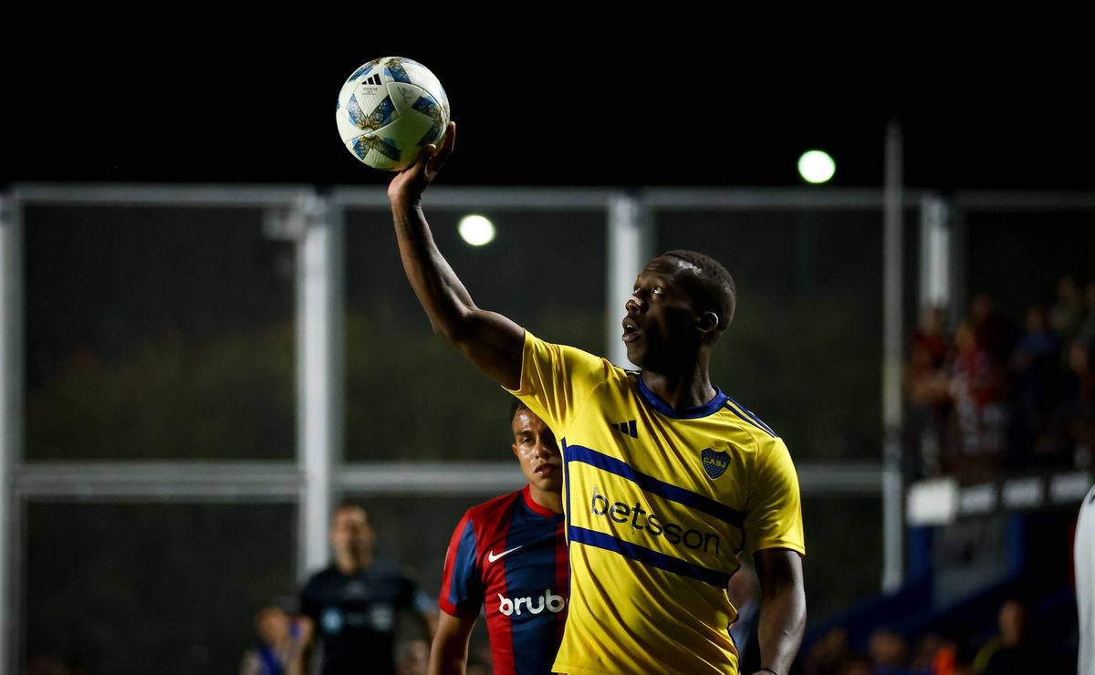 ¿Adiós a Boca Juniors?: Luis Advíncula fue ofrecido a otro grande de América