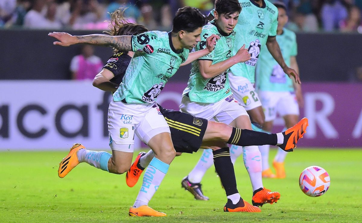 Victor Davila starts in key victory for Leon in first leg of Concachampions final.