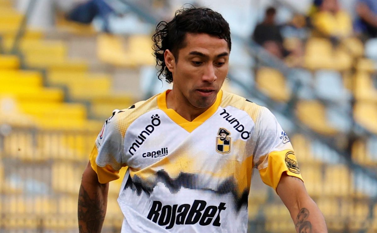Un GOLPE al MERCADO: Coquimbo quiere reemplazar a Cabral con EX FIGURA de la Premier League