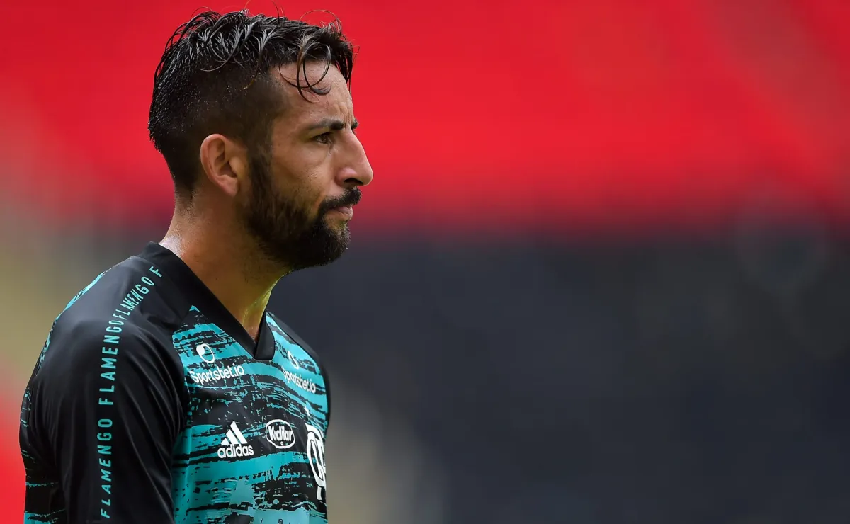 Como Mauricio Isla pode ajudar o time do Flamengo 