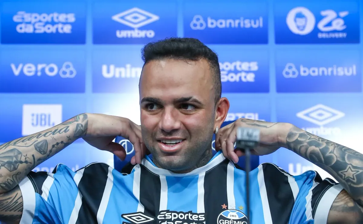 Meia-atacante Luan retorna ao Grêmio e assina até o final da temporada