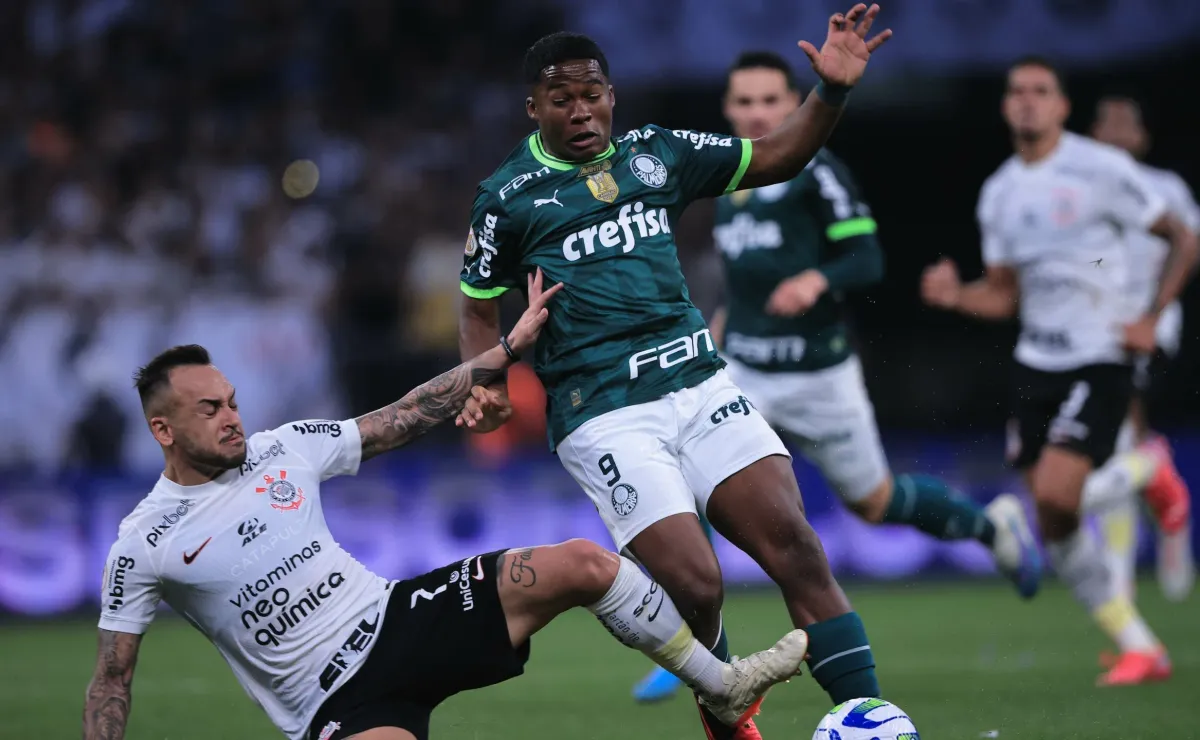 VÍDEO  TV Palmeiras divulga novo ângulo da entrada de Maycon em