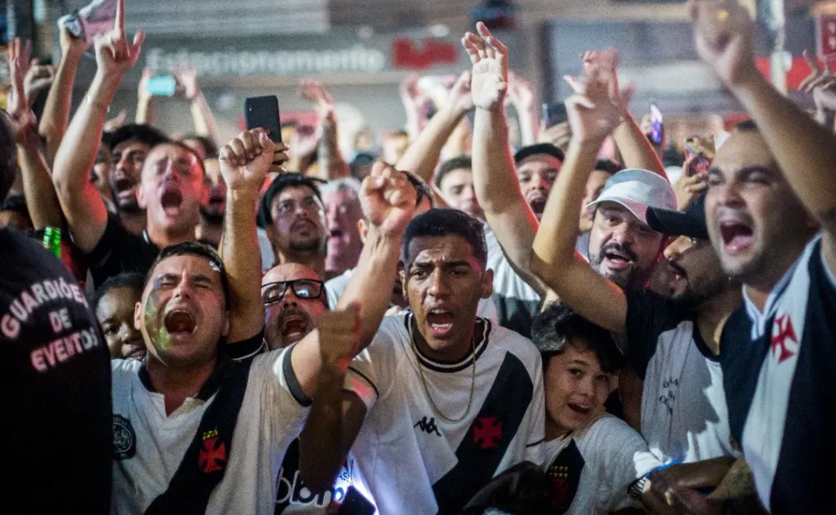 Vasco: Torcedor joga sal grosso em baliza de São Januário