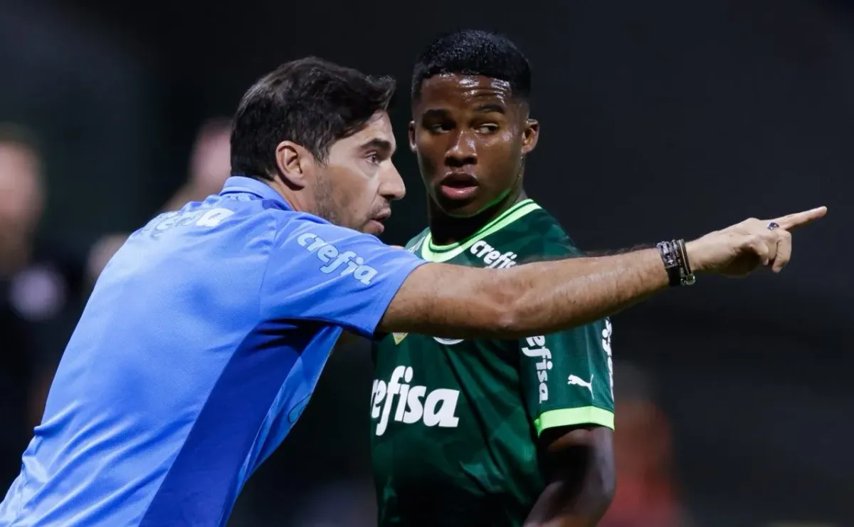 Abel Ferreira head coach of Palmeiras gestures during a match between  News Photo - Getty Images