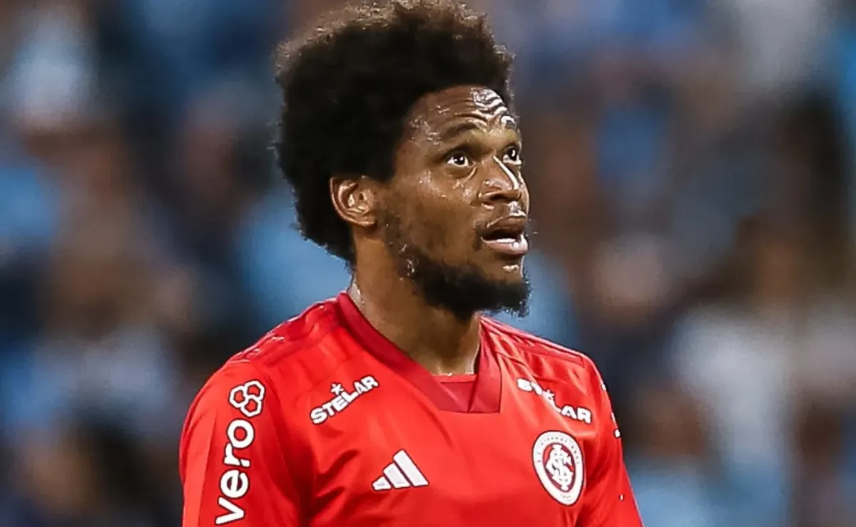 Atacante Luiz Adriano manifesta desejo de voltar ao Internacional - Gazeta  Esportiva