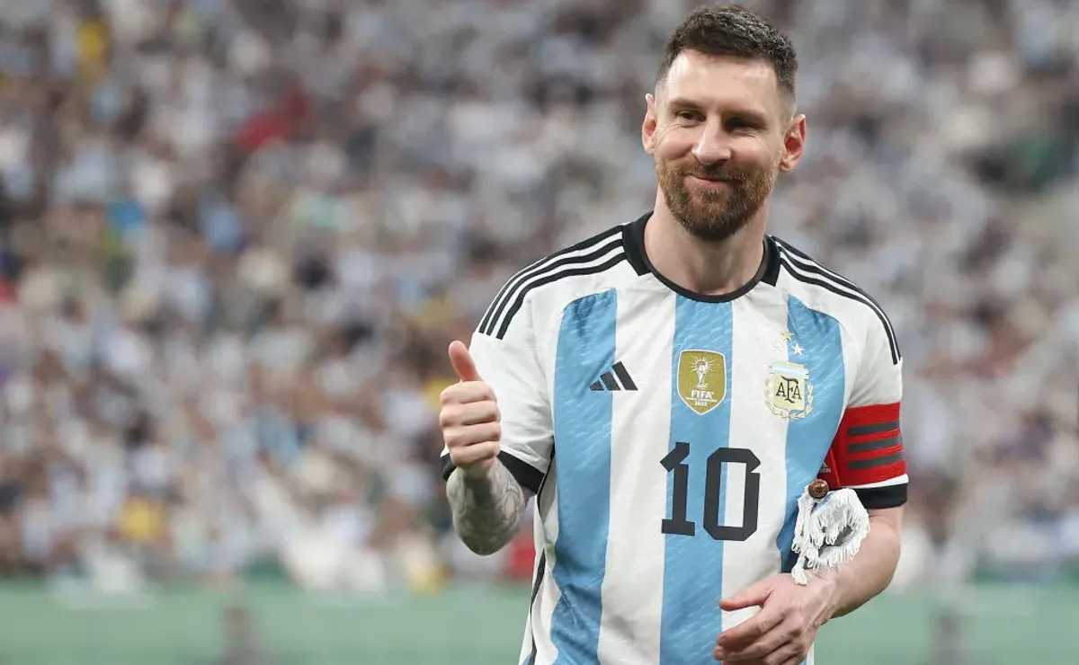 Messi dedica Bola de Ouro a Maradona e destaca importância da Copa do Mundo  na premiação - Gazeta Esportiva