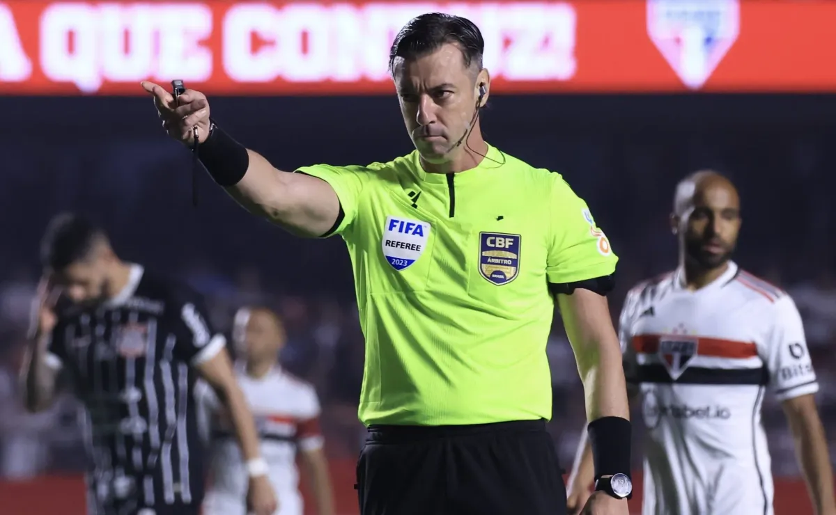 CBF bate o martelo e revela a equipe de arbitragem completa para