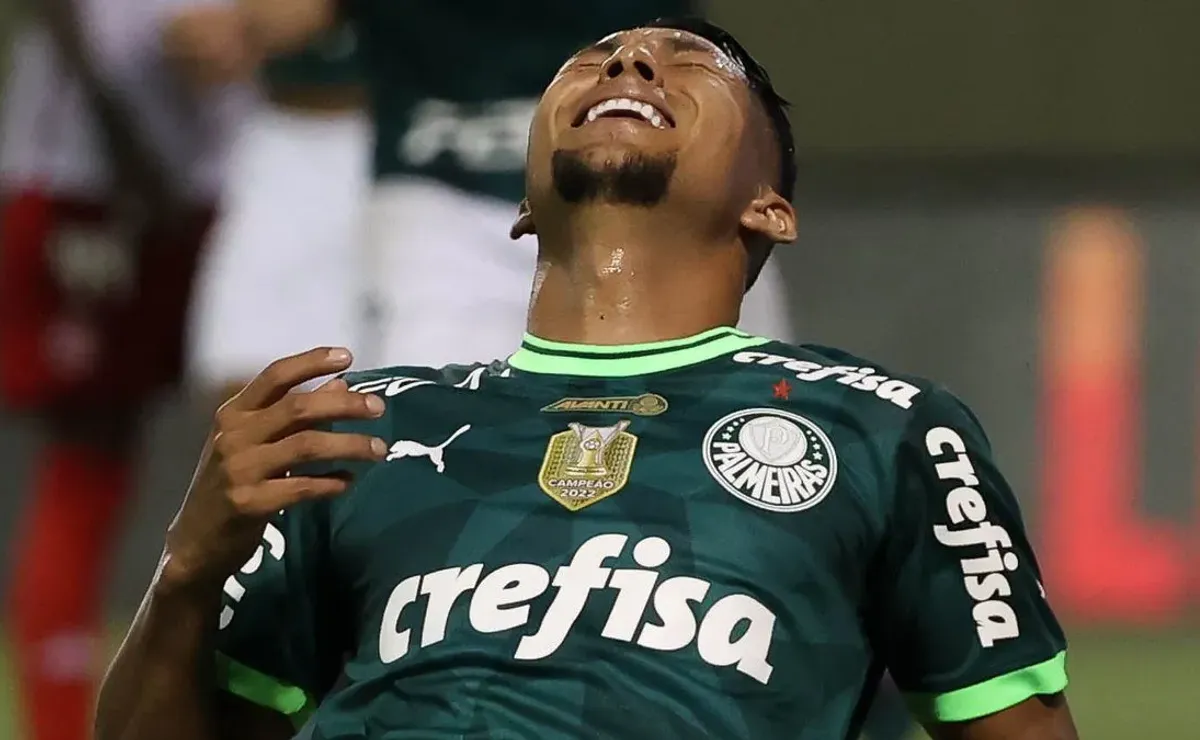 Rony marca de novo, Palmeiras bate Bragantino e retoma liderança