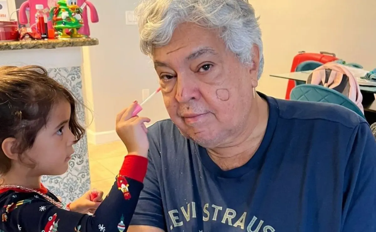 Sidney Magal encanta fãs ao aparecer com o rosto pintado pela neta e  compartilha momento fofo: Receber muito carinho - Bolavip Brasil