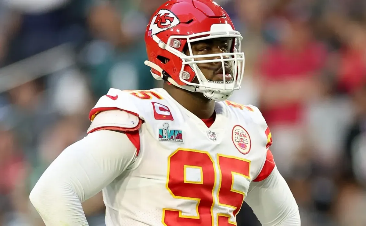 Kansas City Chiefs' Chris Jones skips mandatory minicamp amid contract  push, per report