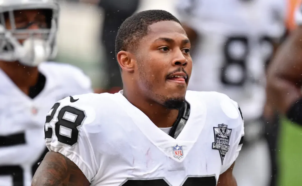 Raiders offered to make Josh Jacobs one of five highest-paid running backs  in the NFL, per report 