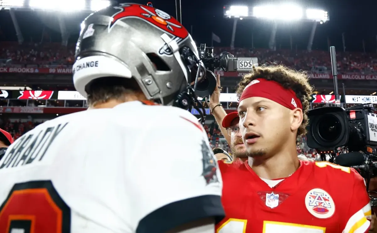 Patrick Mahomes calls Tom Brady 'a legend' after Super Bowl - Sports  Illustrated