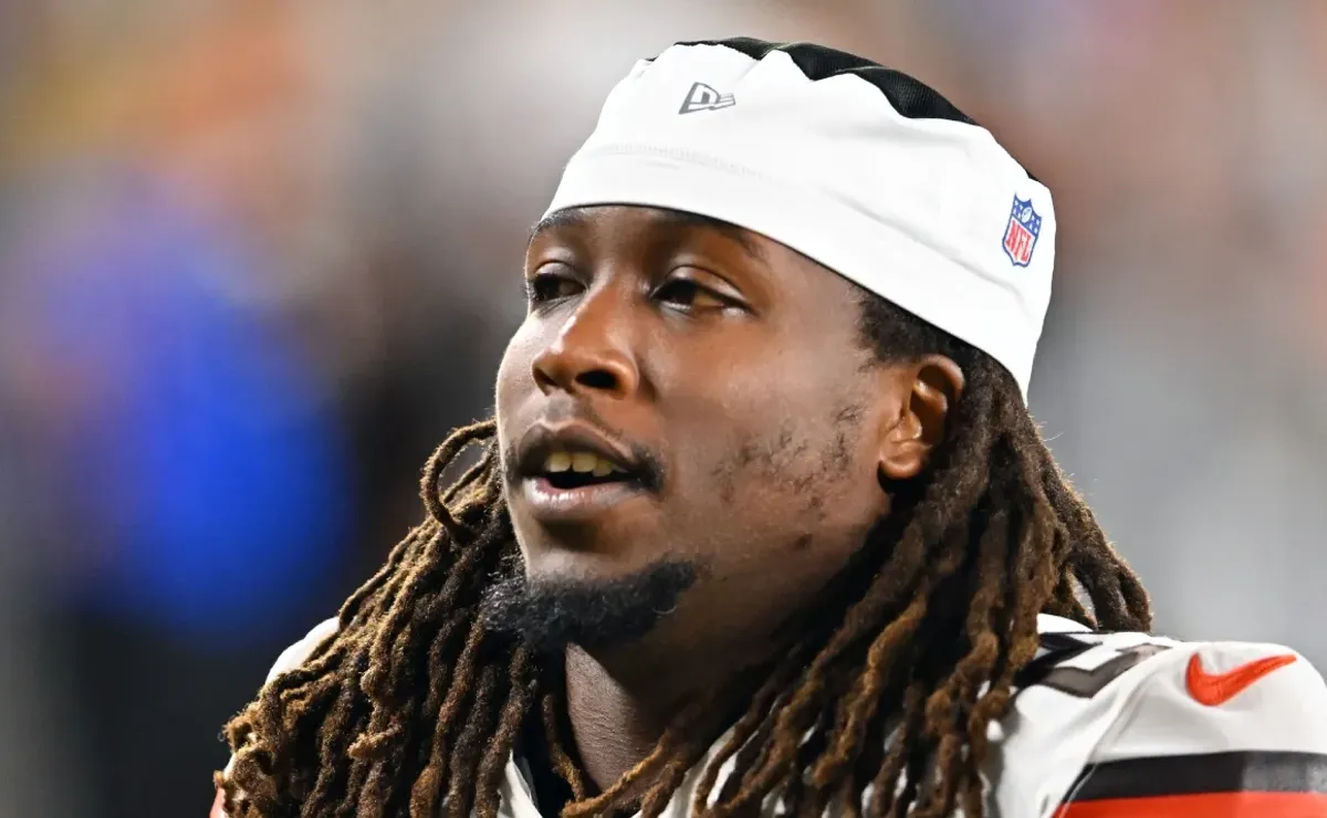 Colts shocking Kareem Hunt push amid Jonathan Taylor holdout