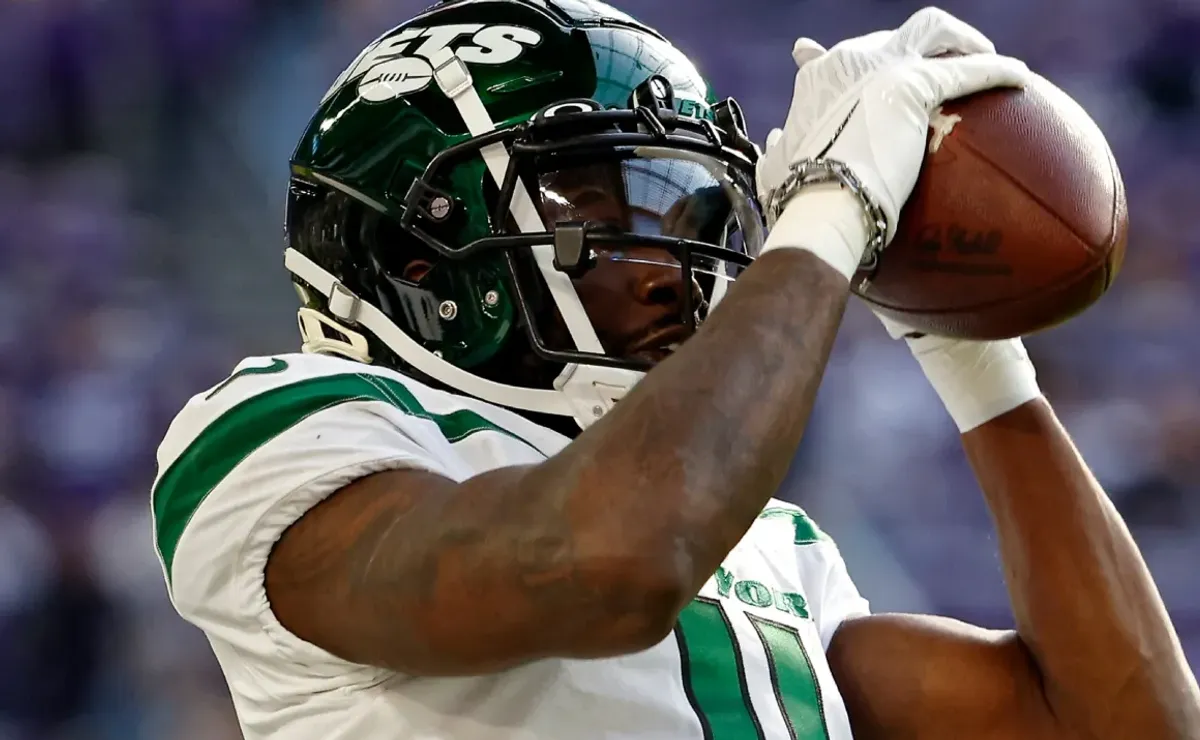 Jets send wide receiver Denzel Mims to the Lions in a trade that