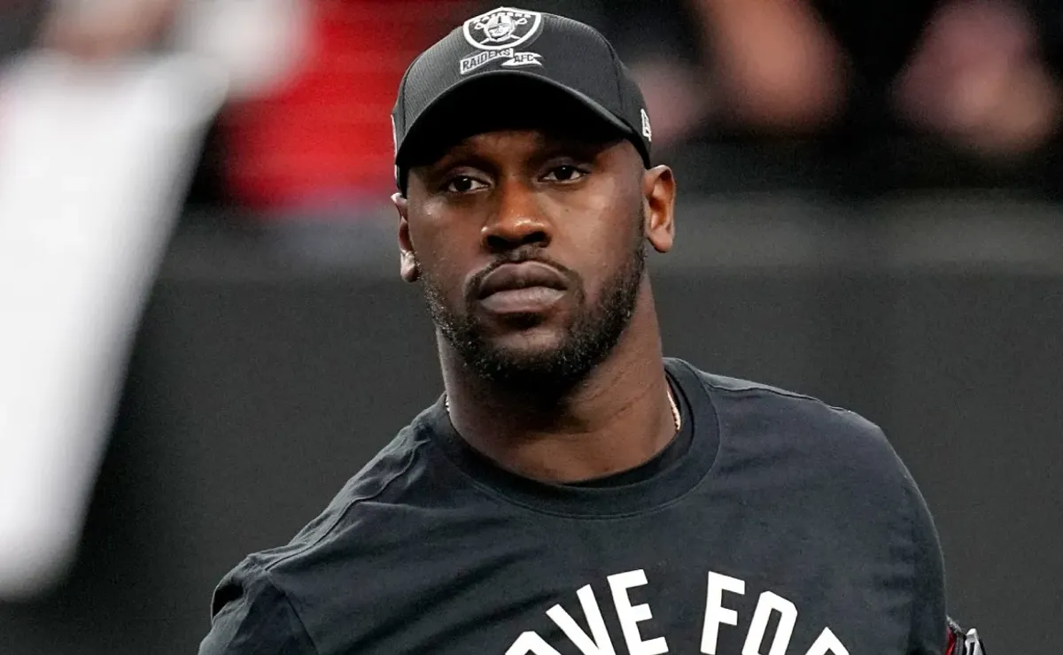 Raiders' Chandler Jones posts cryptic messages on alleged hospital stay -  The Boston Globe