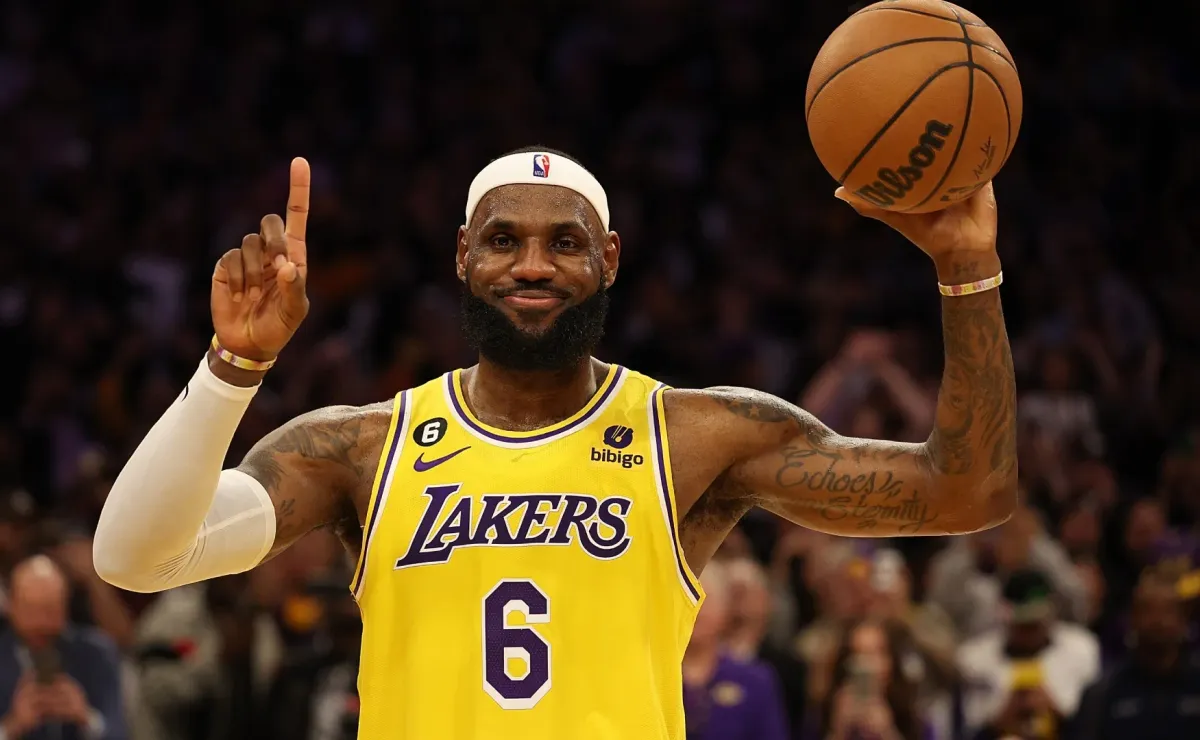 NBA 2k25 offers first look at LeBron James and Bronny playing together on  the Lakers - Bolavip US