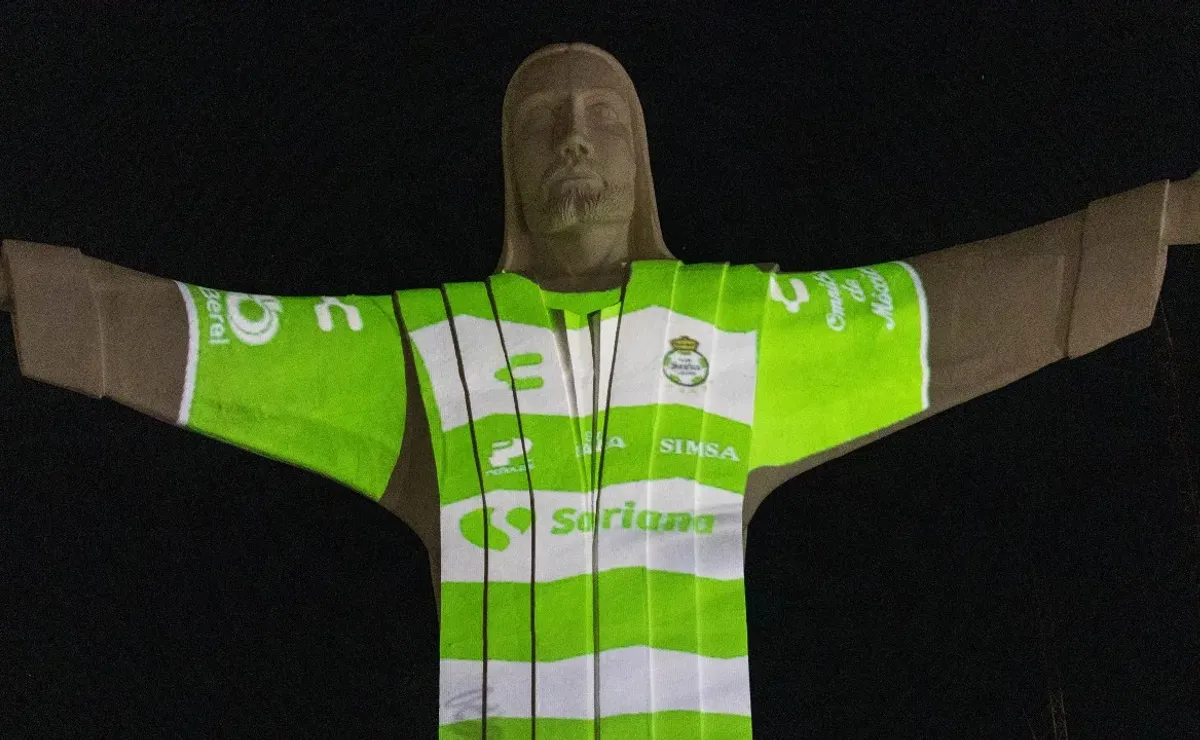 La IMPACTANTE presentaci n del NUEVO UNIFORME de Santos Laguna