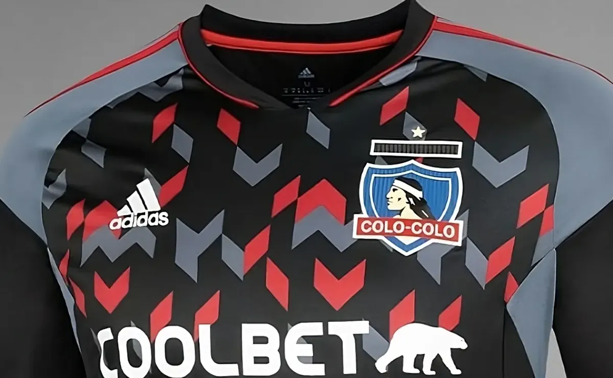 Nueva camiseta de Colo Colo 2023 con pol mico dise o