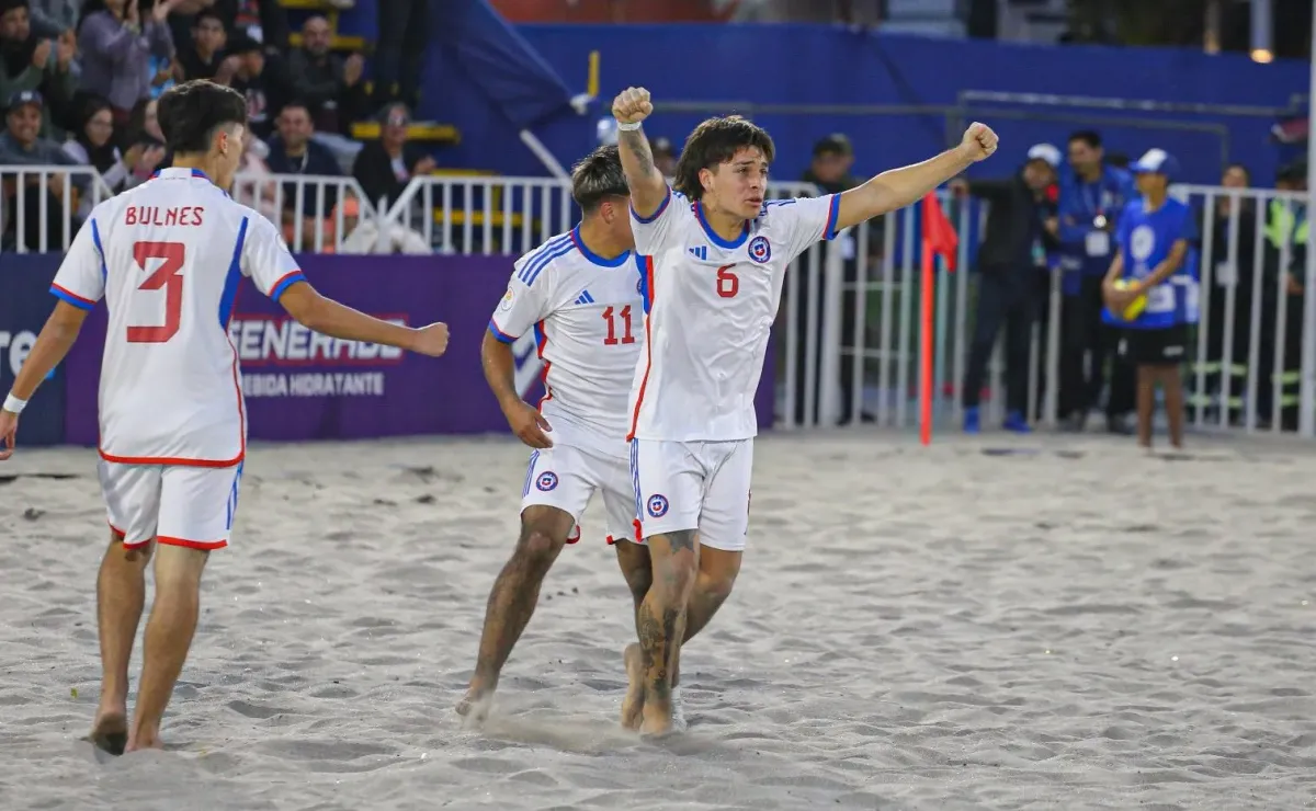 La Roja encabeza el Sudamericano de fútbol playa tras golear a Uruguay