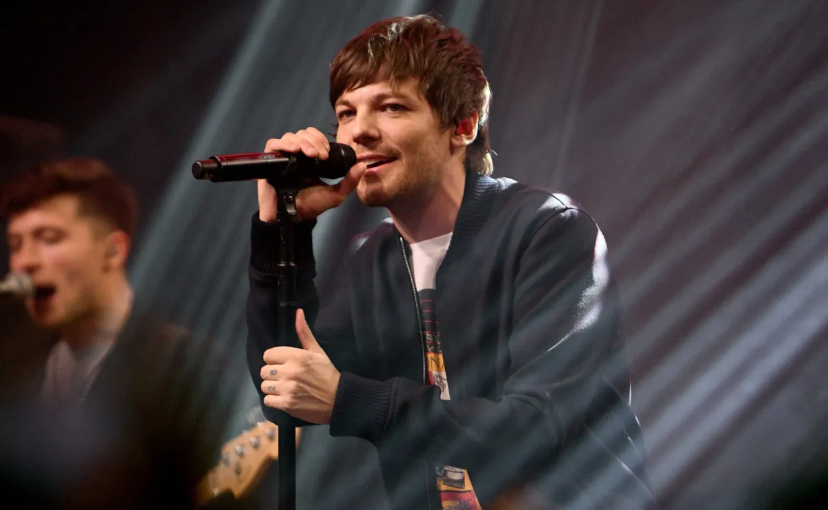 louis tomlinson  Fotos azules, Louis tomlinson, Fotos de encabezados de  twitter