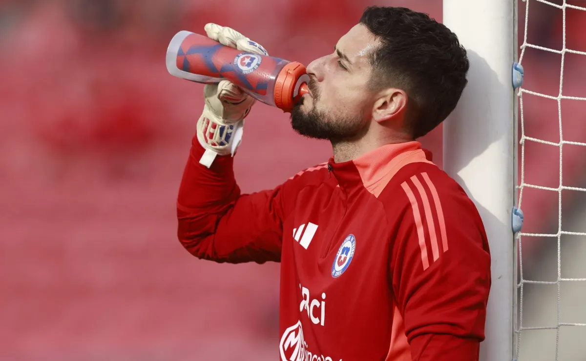 Gabriel Arias enfrenta amenazas fuera de la cancha en la Roja