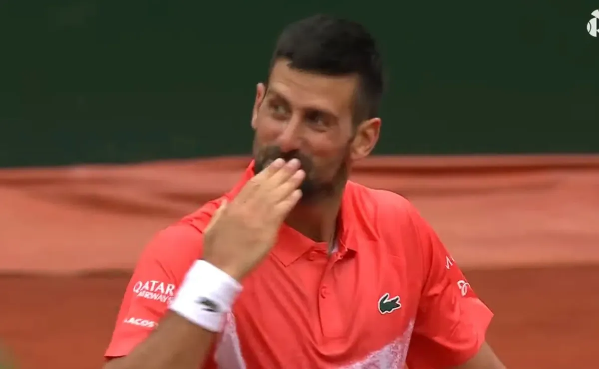 Djokovic rompe mala racha con victoria emotiva