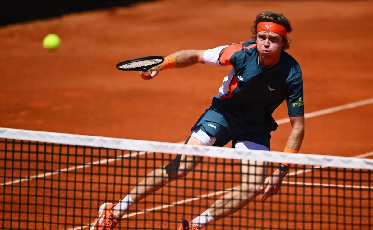 Andrey Rublev avanza a semifinales con polémico punto