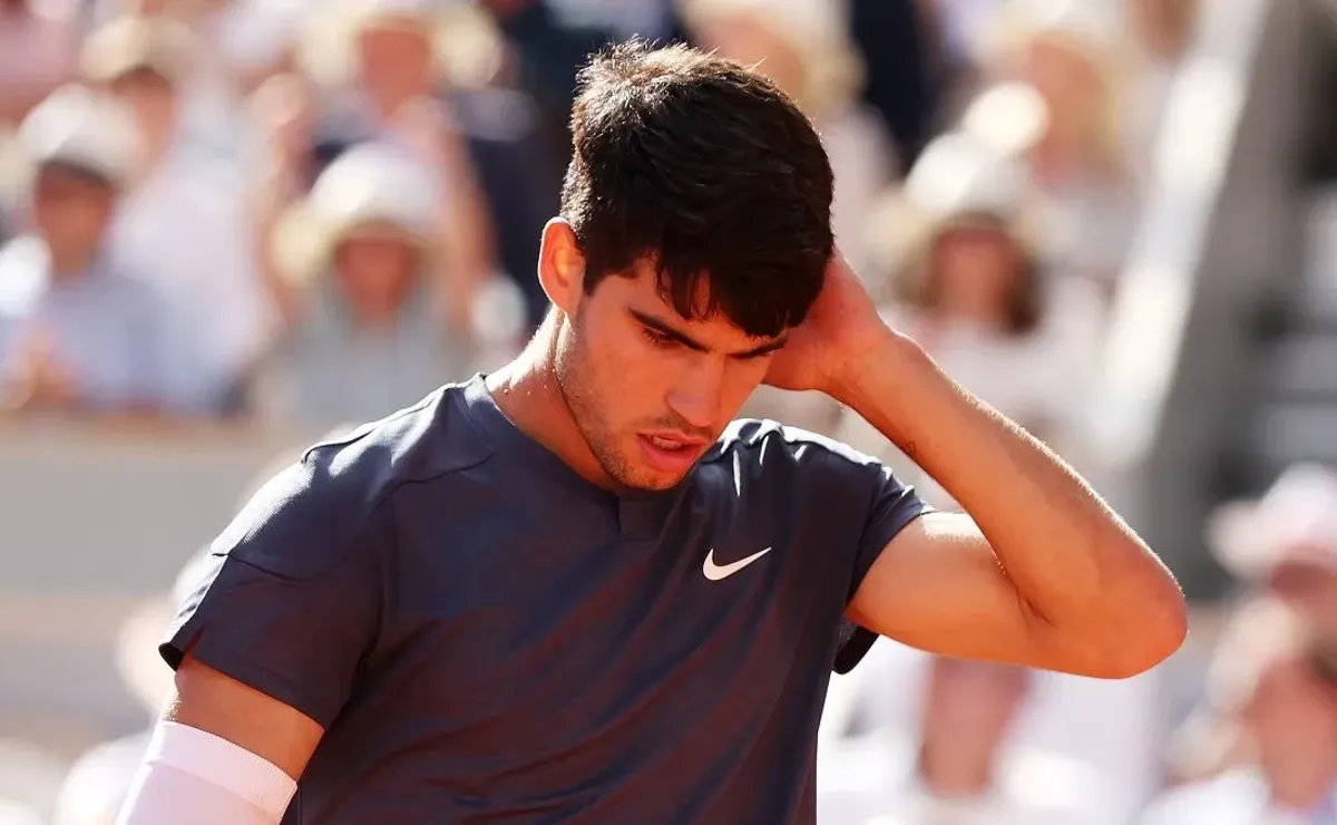 Roland Garros relega a Alcaraz en su debut como campeón defensor