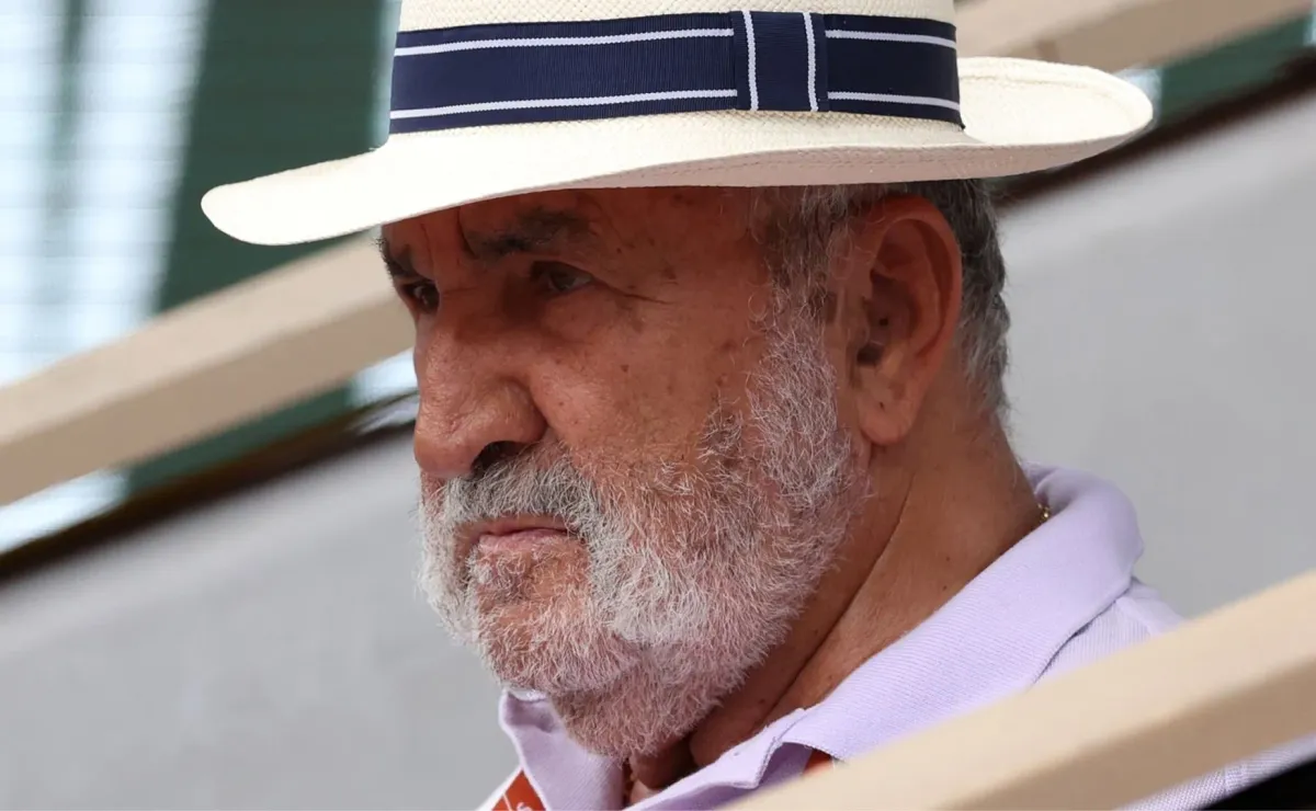 Histórico del tenis reaparece con polémico gesto en Roland Garros