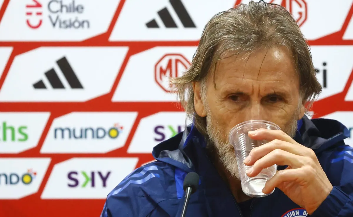 Ricardo Gareca observará trascendental partido mientras Chile enfrenta a Argentina