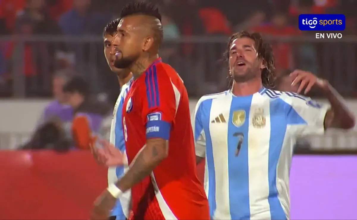 Arturo Vidal rechaza abrazo de Rodrigo De Paul en Chile vs Argentina