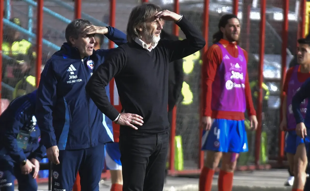 Ricardo Gareca renuncia ante jugadores selección chilena