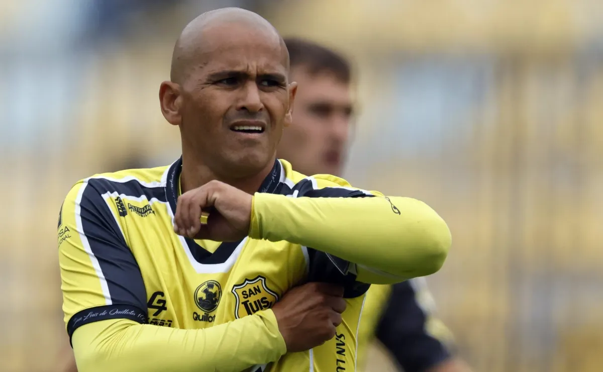 Humberto Suazo anuncia posible retiro anticipado en 2025
