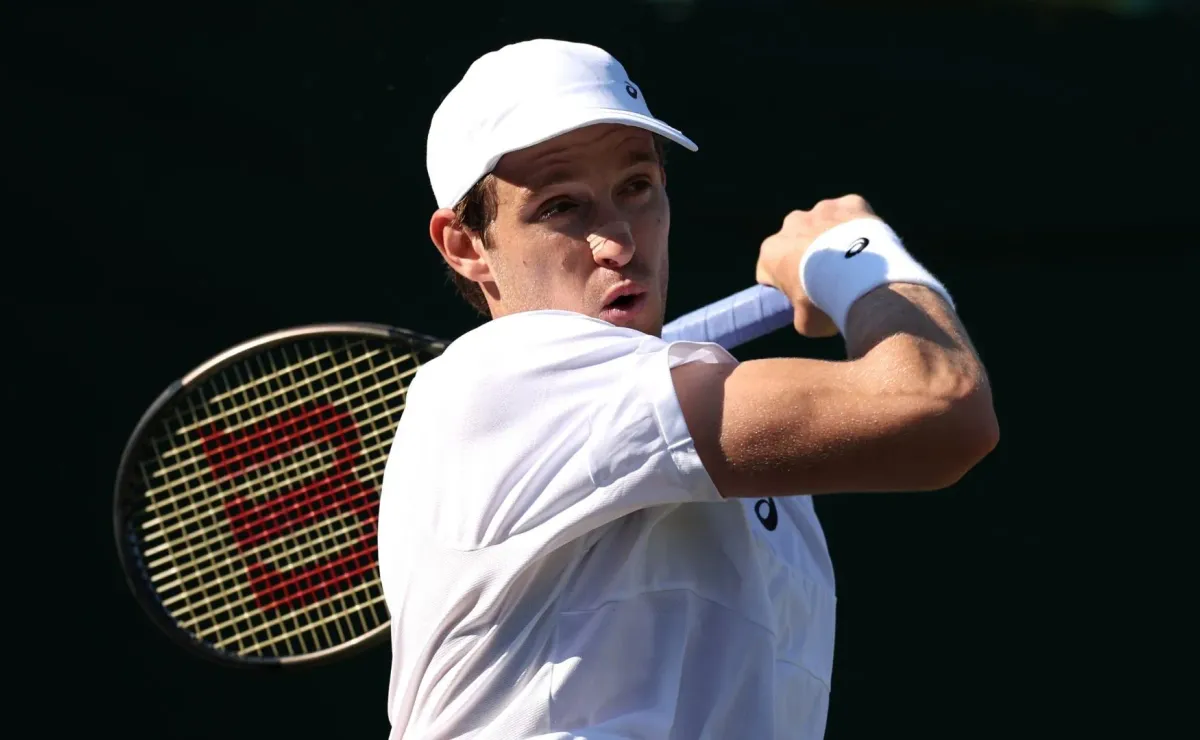 Jarry avanza en Wimbledon tras vencer a Kovalik en Londres