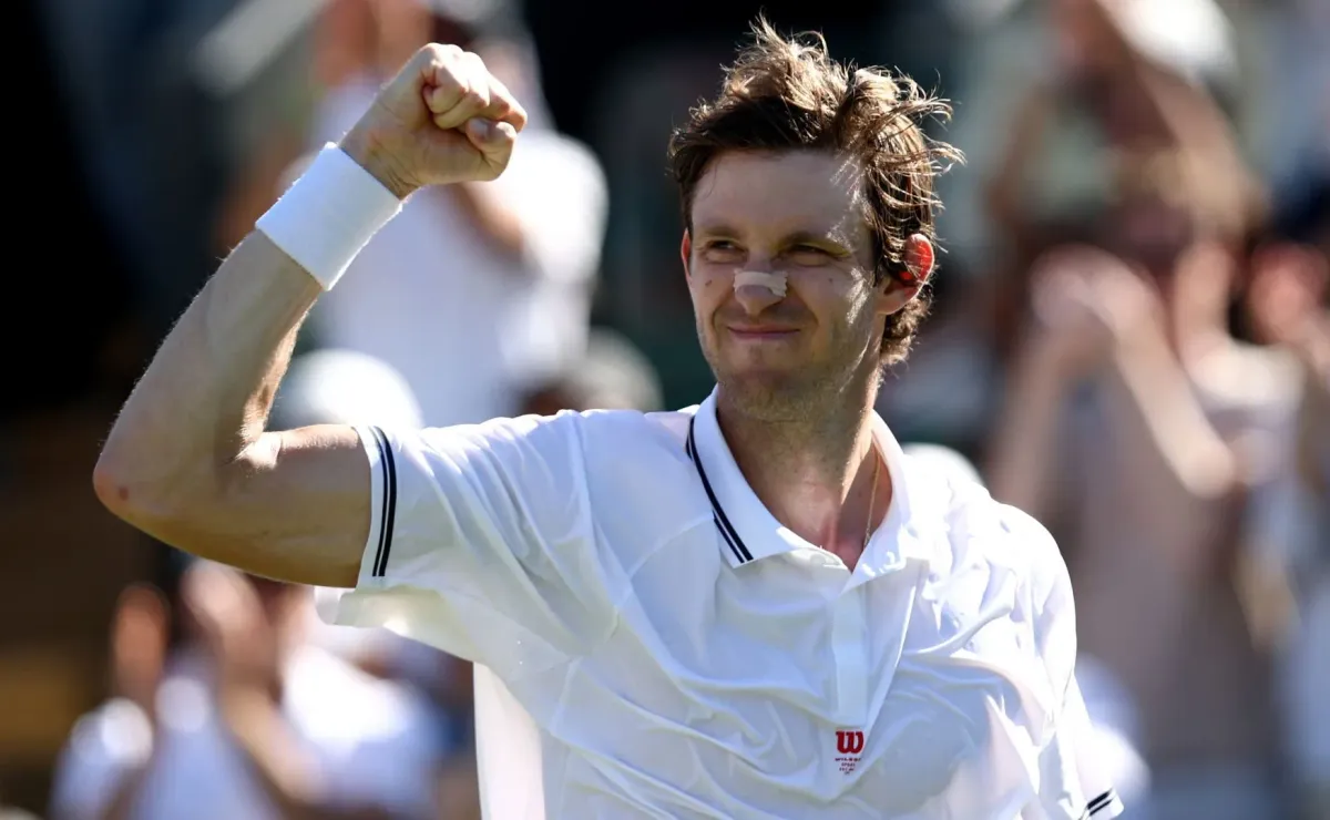 Jarry avanza con autoridad en Wimbledon