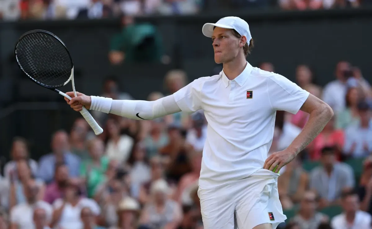 Sinner fulmina a Djokovic en Wimbledon y avanza a la final
