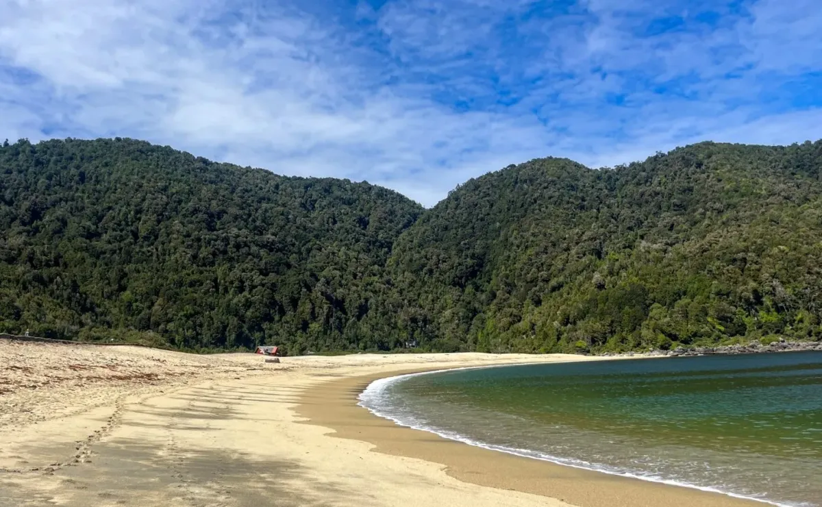 Surfista chileno elige 100 mejores playas del mundo