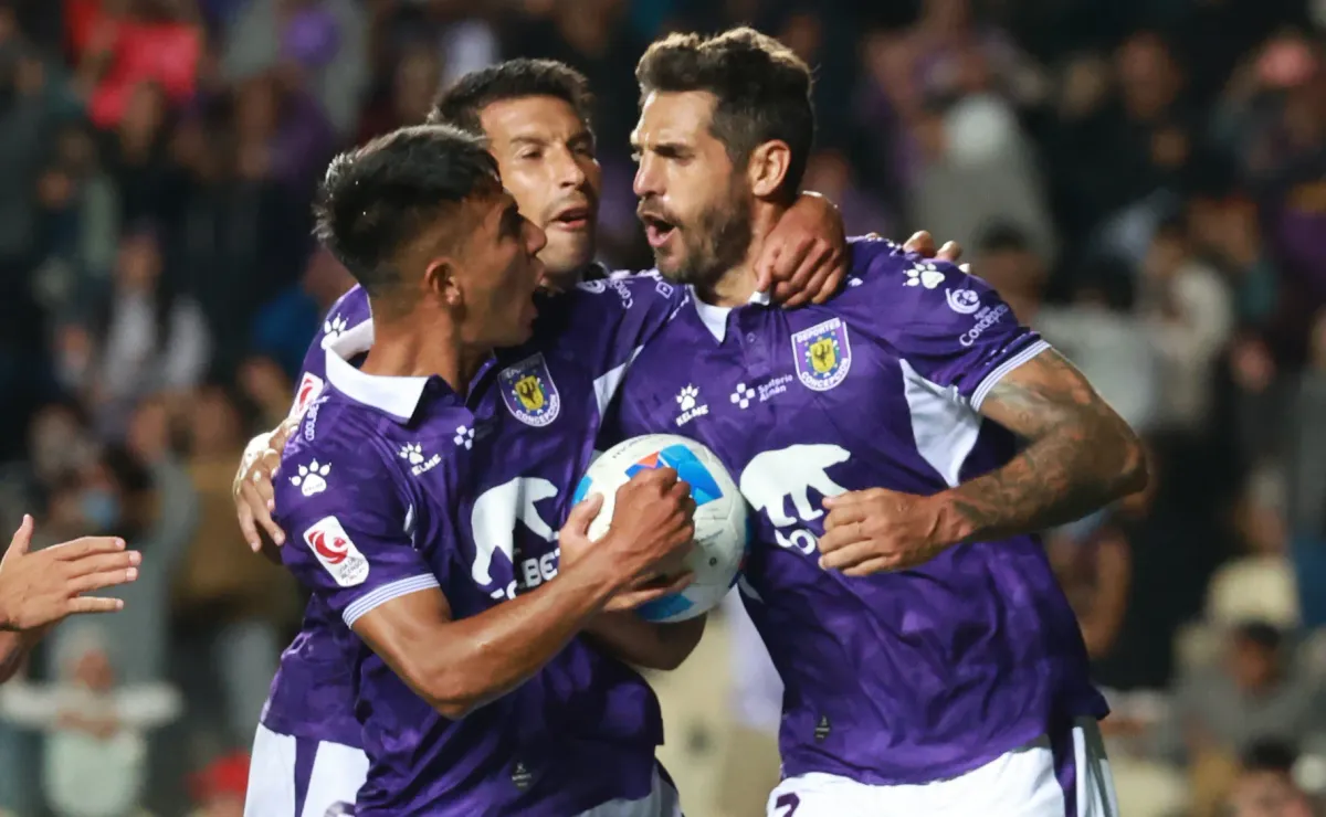 Larrivey renueva contrato con Deportes Concepción hasta 2026