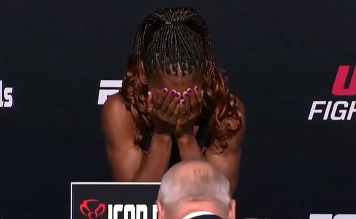 Campeona de UFC Angela Hill vive momento incómodo en pesaje previo