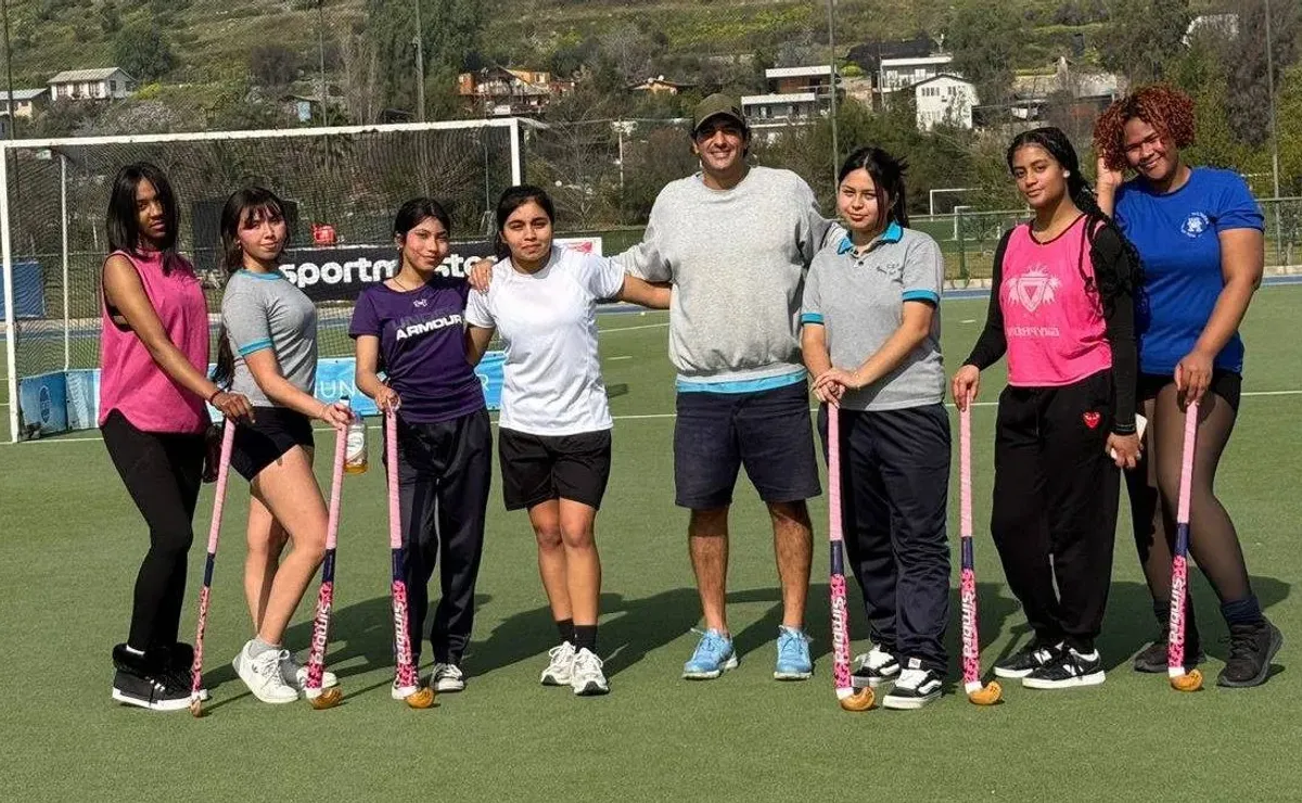 Capitán de Los Cóndores comparte pasión por el rugby en Chile