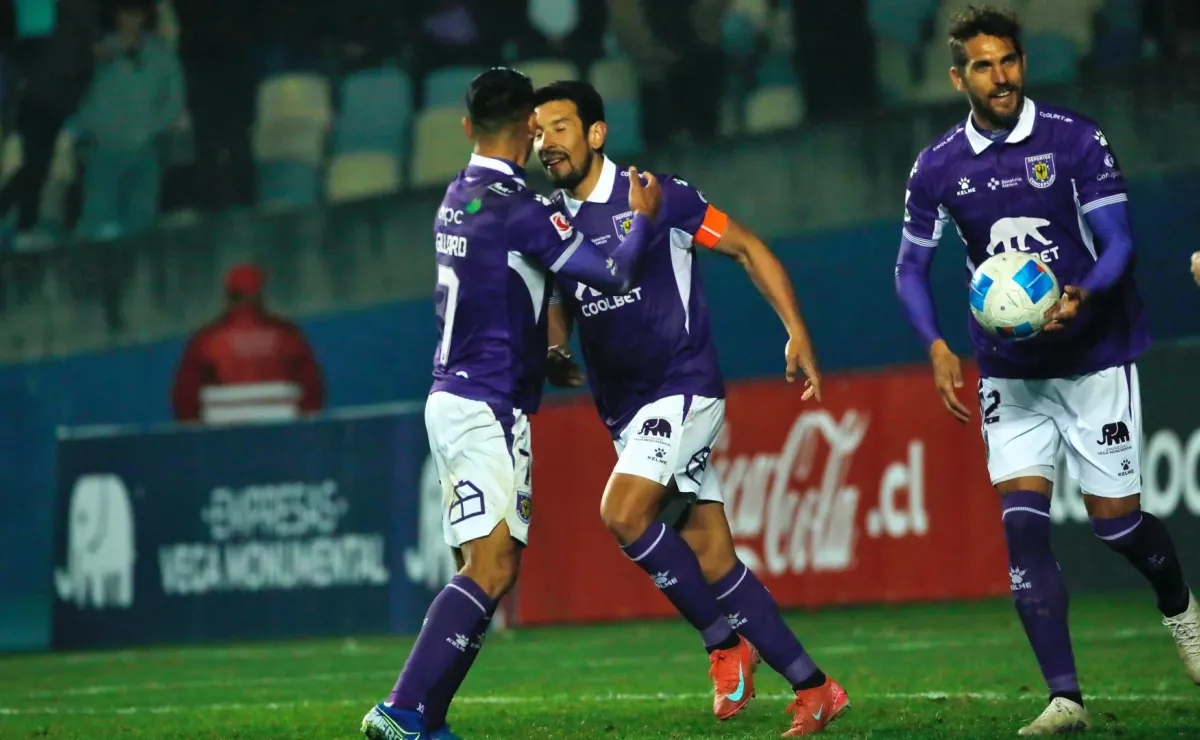 Concepción inicia charlas con tres candidatos para nuevo DT