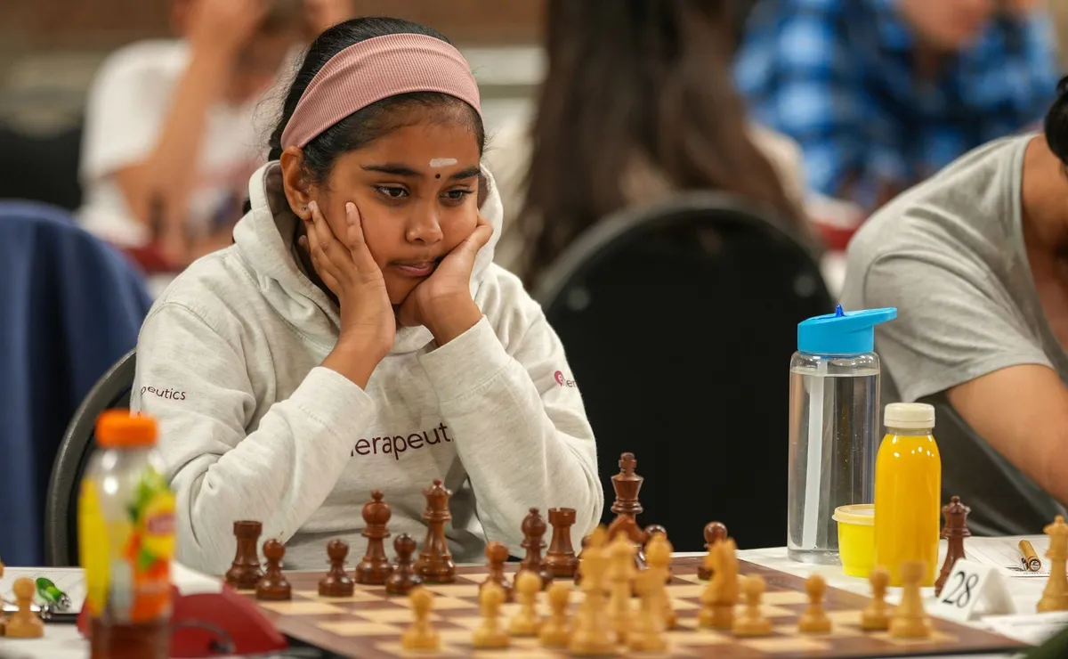 Niña de 10 años rompe récord al vencer a Gran Maestro en ajedrez