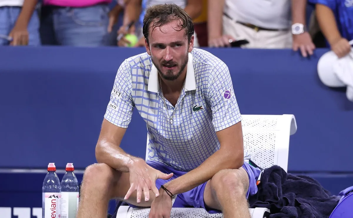 Millonaria multa a Medvedev por ataque de furia en US Open