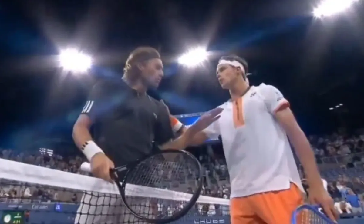 Tsitsipas amenaza a su rival tras perder en el US Open