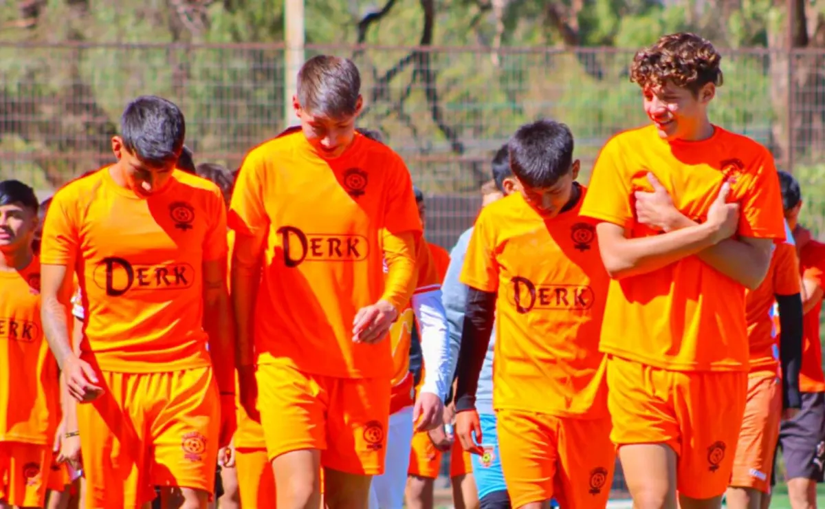 Cobreloa cierra series menores en Santiago, 250 juveniles sin equipo