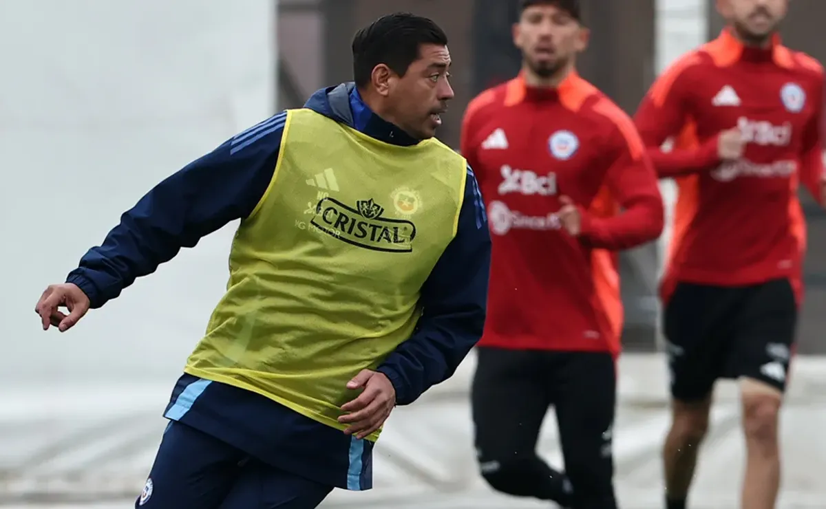 Rafa Olarra respalda a Nico Córdova como DT de La Roja adulta
