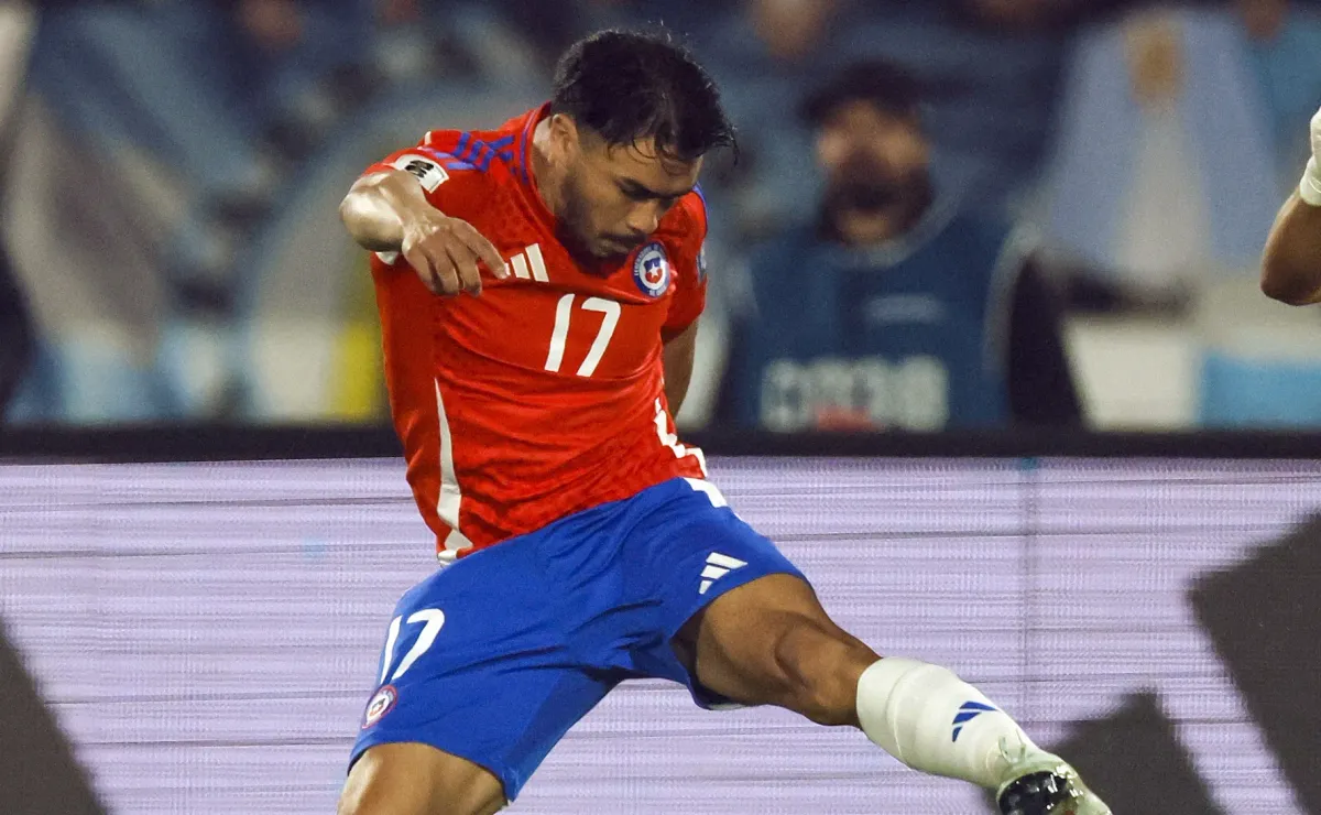 Gabriel Suazo recibe elogio en Sevilla por desempeño con La Roja