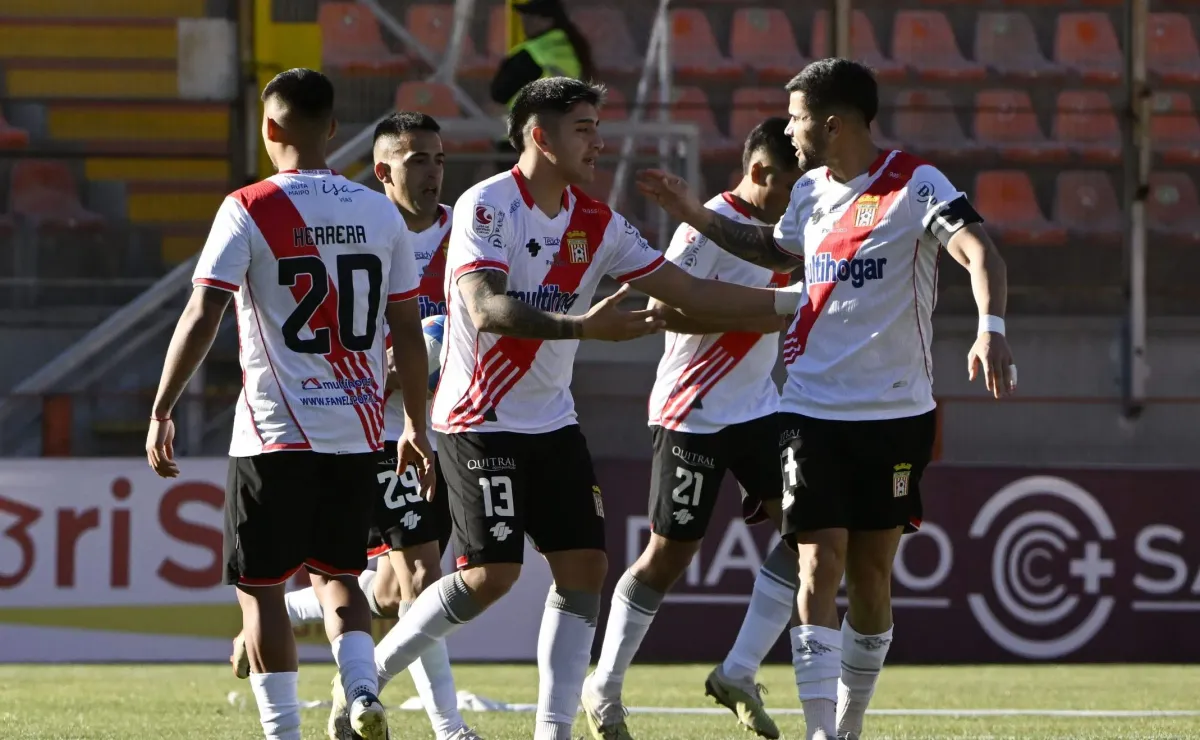 Exjugador listo para asumir banca de club en crisis